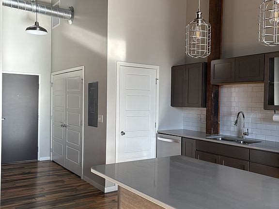 5th image of 330 S Phillips Ave #303