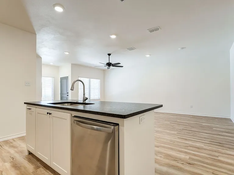 5835 Virginia Ave — Photo 8