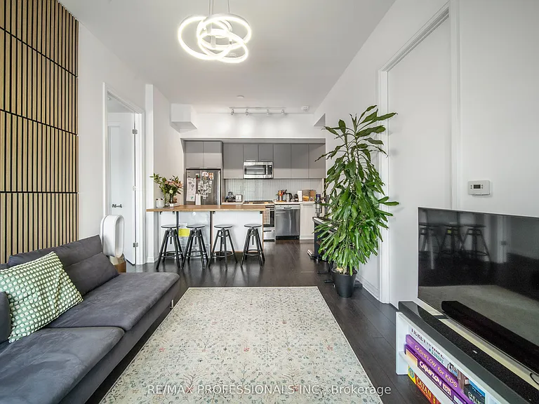 4208 Dundas St W #711 — Photo 3