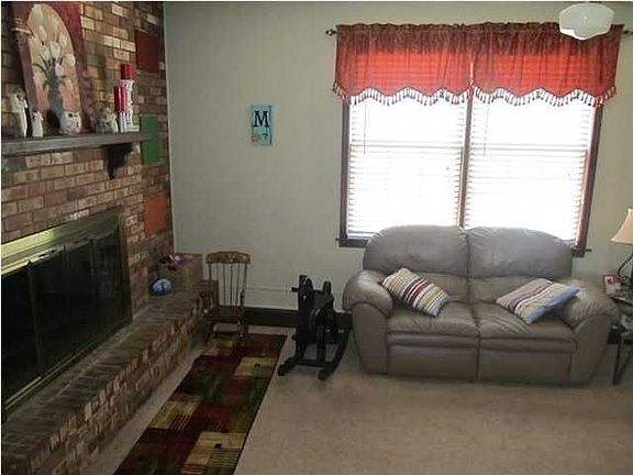 3rd image of 120 Jefferson Ct