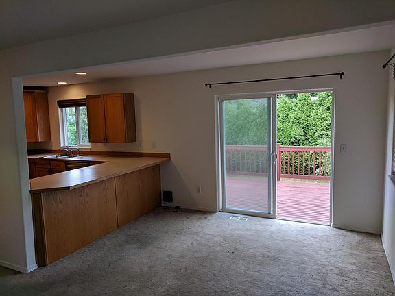 Open floor plan great for entertaining and functional for fa