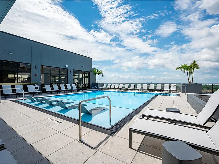 221 Main St N #Penthouse 1603 — Photo 24