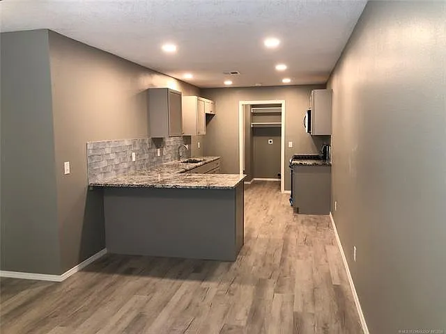 2 bed, 2.0 bath, 1073 sqft, $1,300 — Photo 3
