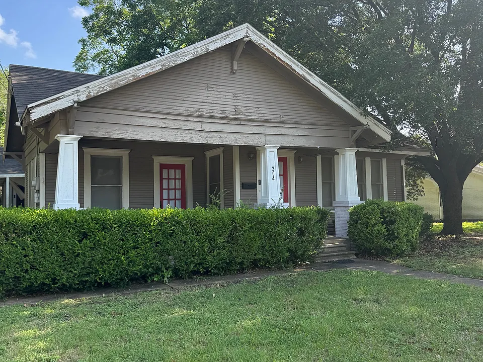 204 Carr St