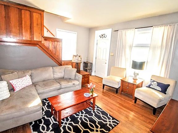 5th image of 325 Brown St