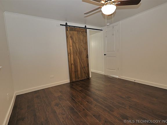 5th image of 153 E Allen St