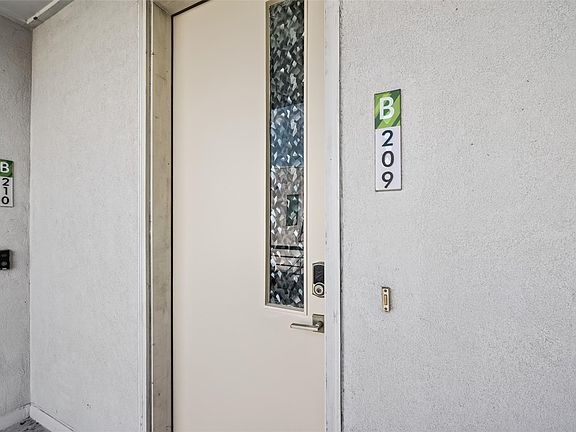 2nd image of 2401 Crawford St #B209