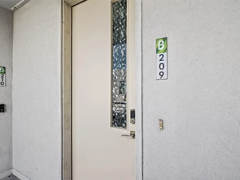 2401 Crawford St #B209 — Photo 10