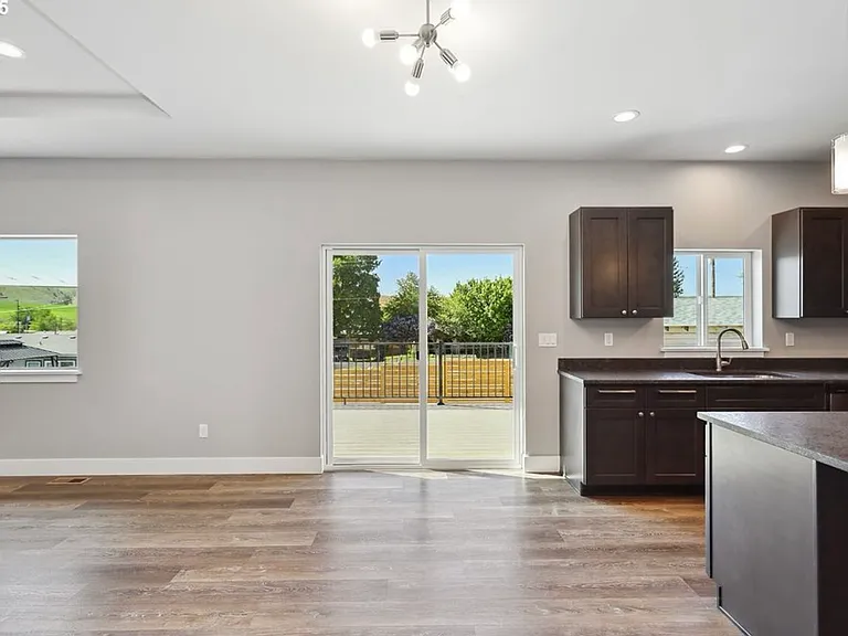345 NW 4th St — Photo 5