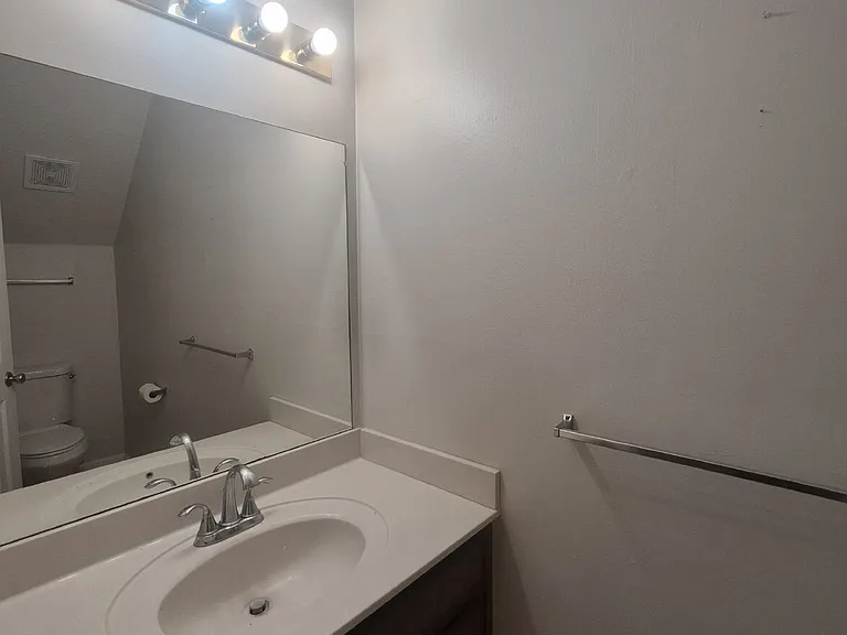 825 Decoy Ct — Photo 9