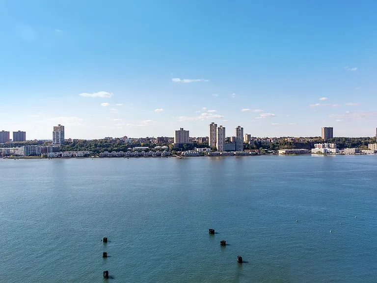240 Riverside Blvd #12F — Photo 1