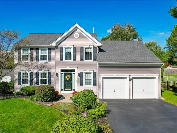 2305 Hannahs Ln, Bethlehem, PA 18020