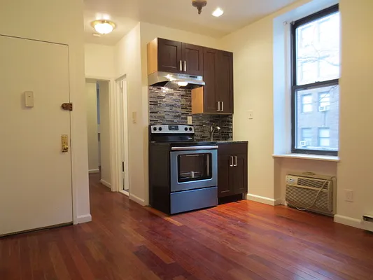 Rented by Robyn Lee, LREB | media 11