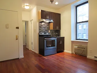 Rented by Robyn Lee, LREB