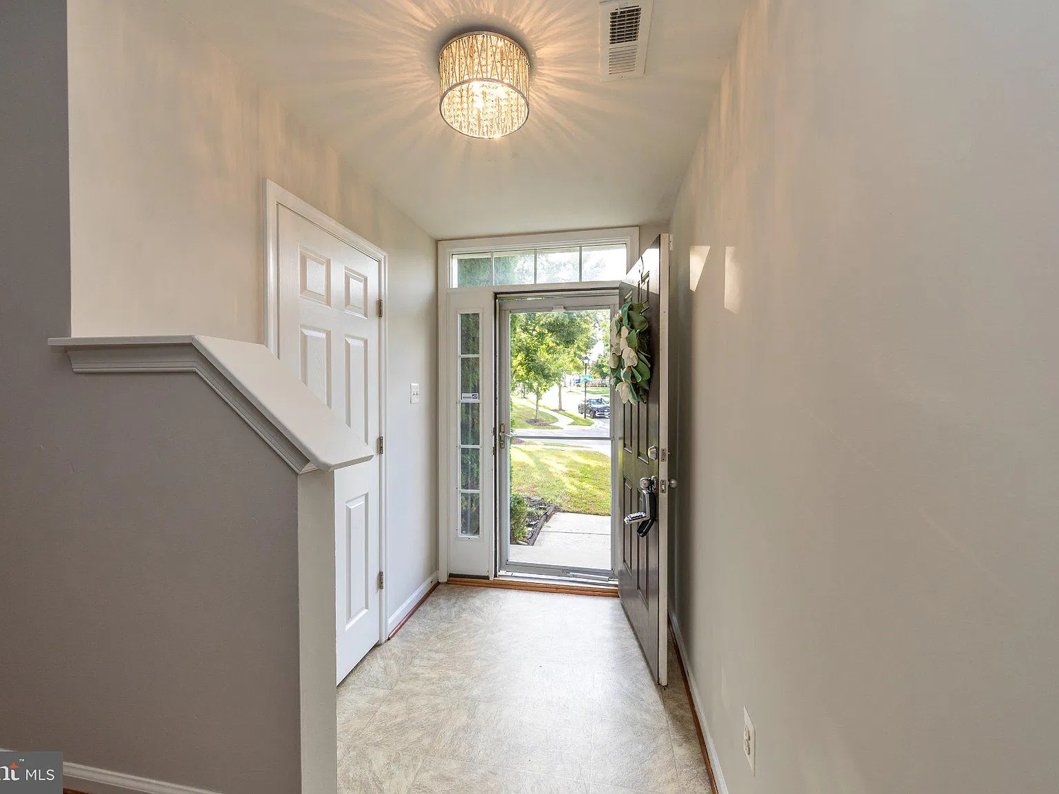 4 bed, 4.0 bath, 1928 sqft, $3,100 — Photo 3