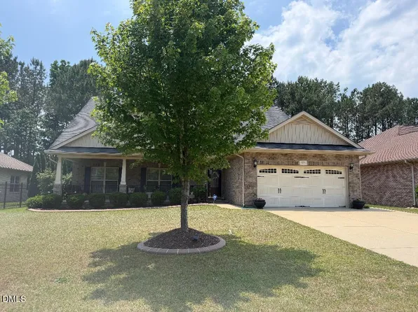 522 Sippihaw Oaks Dr, Fuquay Varina, NC 27526
