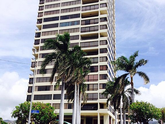 Building entrance off of Pahoa Ave
