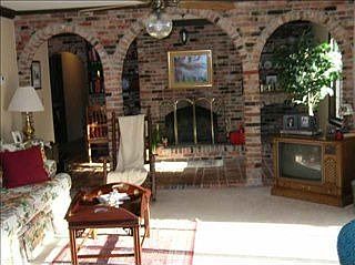 1st image of 400 Hawthorne Dr