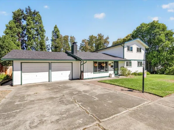 1825 Hybiscus St, Medford, OR 97504