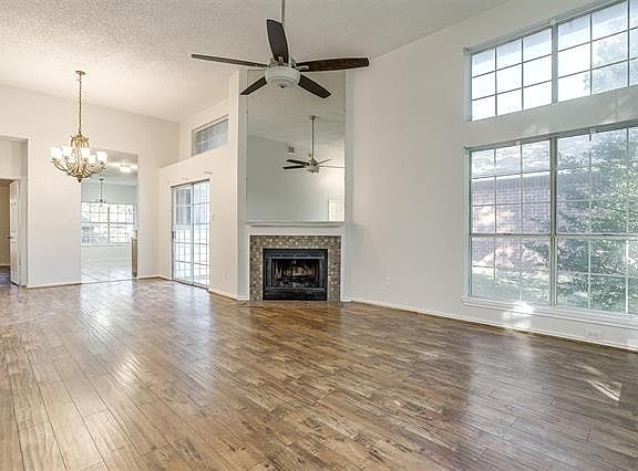 5th image of 815 Quail Brook Dr