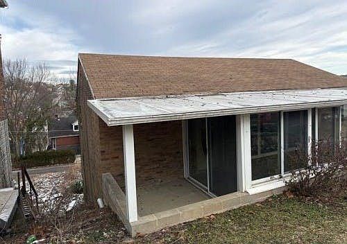 2nd image of 1420 Barr Ave