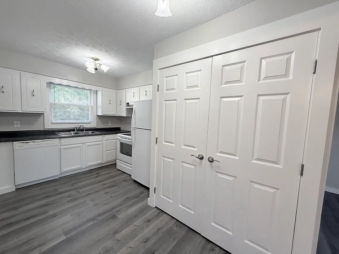 3 bed, 1300 sqft, $1,250 — Photo 4