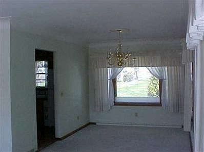 5th image of 76 Lawndale Dr