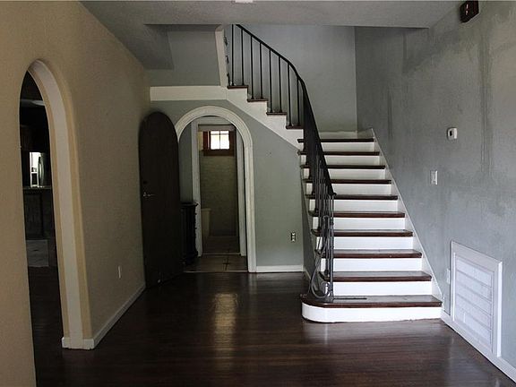 2nd image of 2514 Henry St
