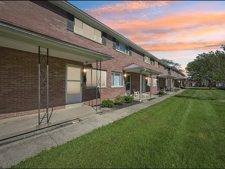 Worthington Court Townhomes — Photo 15