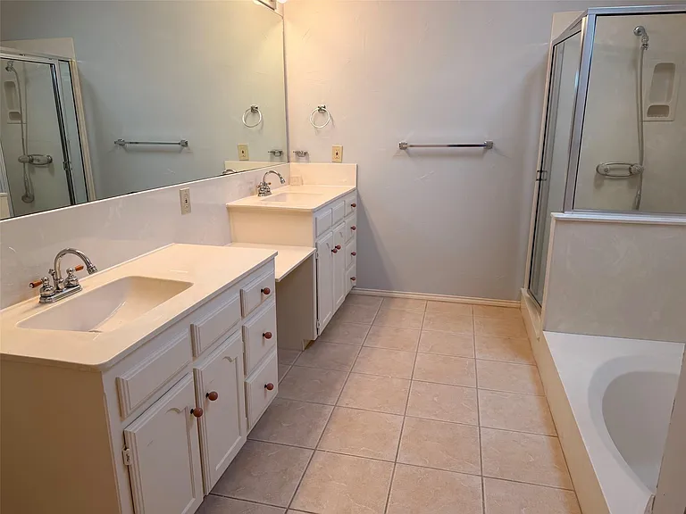 1712 Colonial Ct — Photo 8