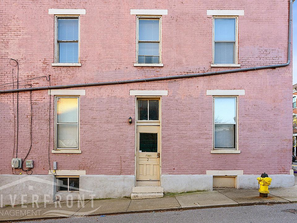 Front door
-Opens to stairs to the unit