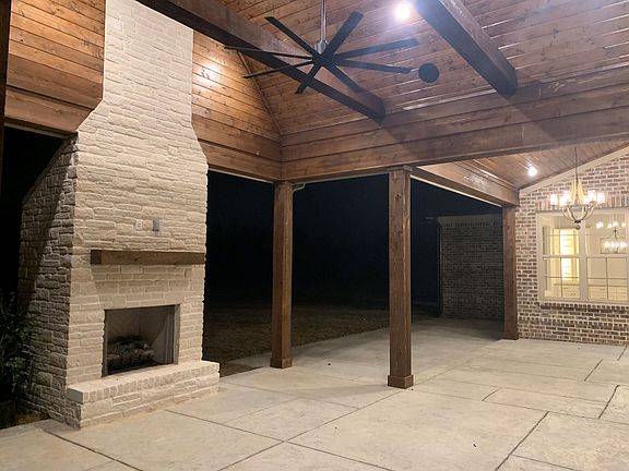 tongue and groove stained ceiling with cedar beams and columns
