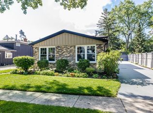 449 Geneva Rd, Glen Ellyn, IL 60137