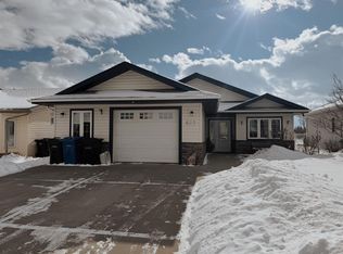 623 N 6th Ave SW, Sundre, AB T0M1X0