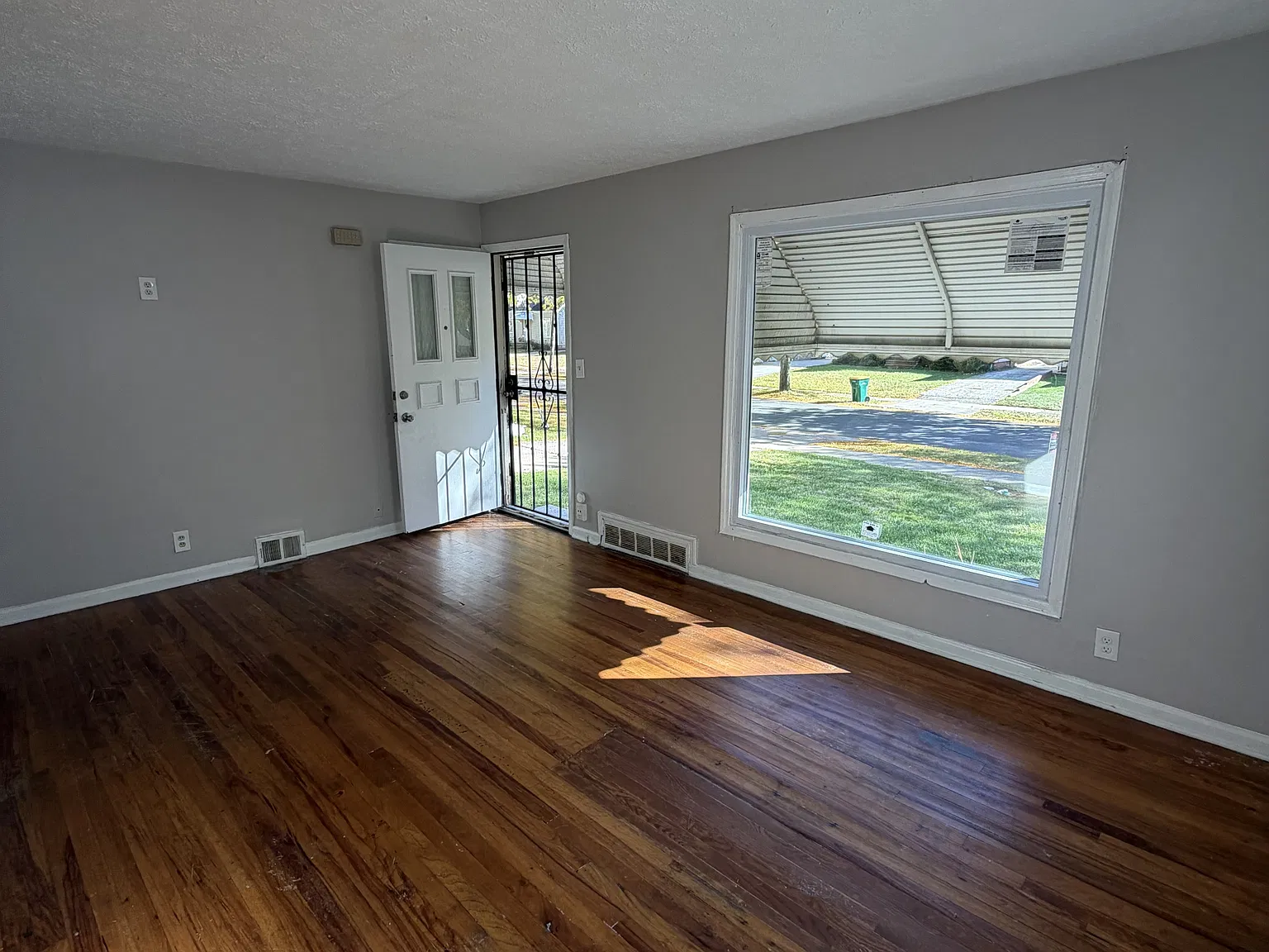 21303 Raymond Street - 1 — Photo 3
