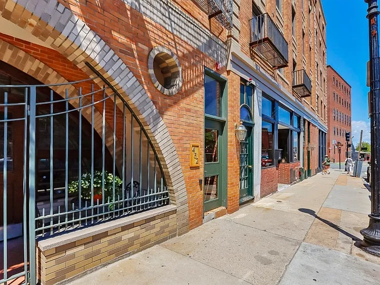 454 Hanover St #4 — Photo 22