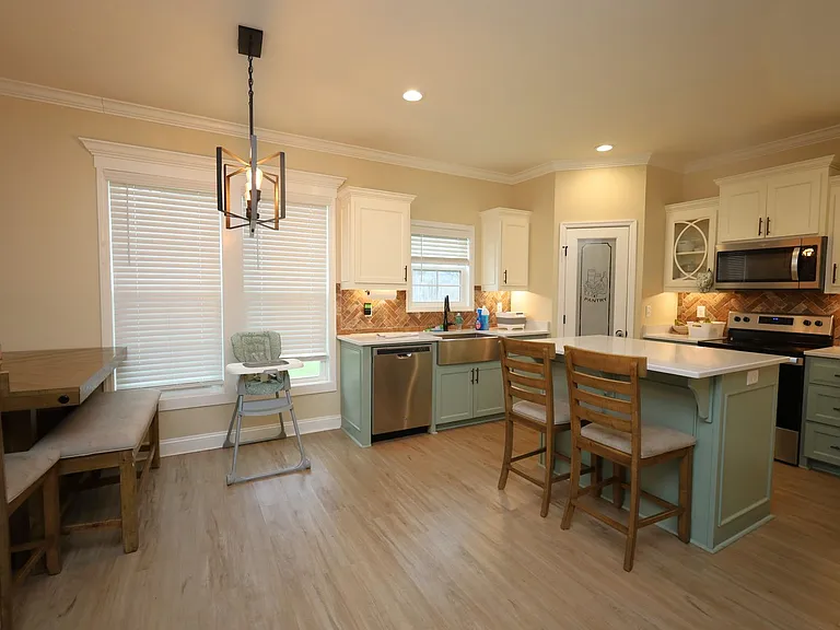 3962 Bettys Pl — Photo 2