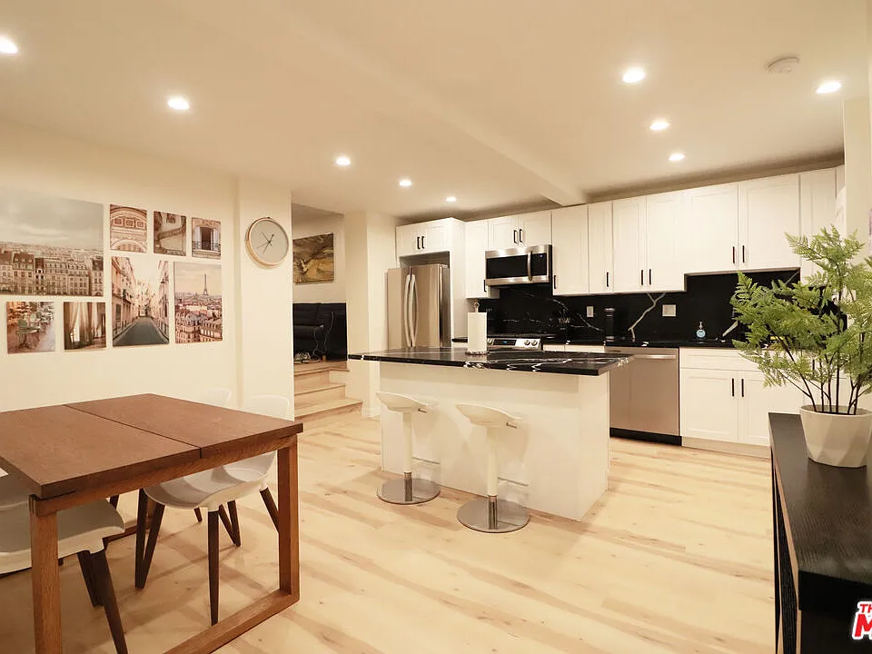 944 N San Vicente Blvd #10