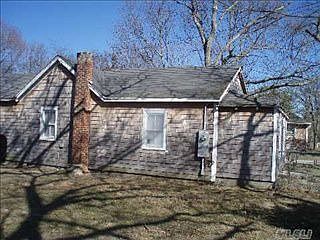 2nd image of 10 Pine St