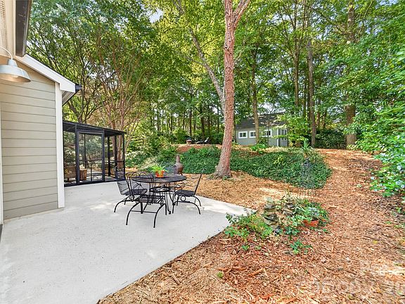 4th image of 10316 Bon Meade Ln