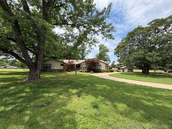700 Hickory Hill Rd, Sapulpa, OK 74066