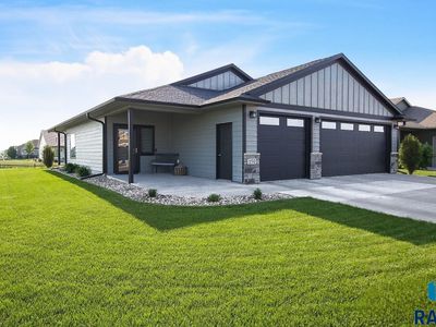 150 Devitt Dr, Harrisburg, SD, 57032