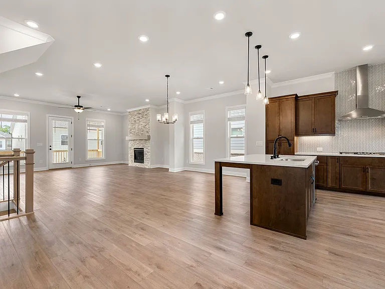 114 Stonehouse Dr — Photo 5