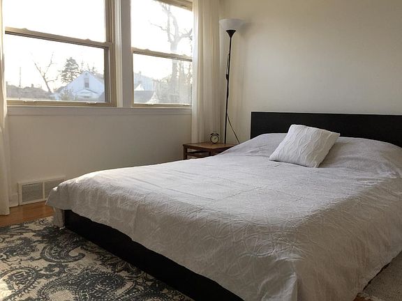 5th image of 2385 Parkwood Ave #207