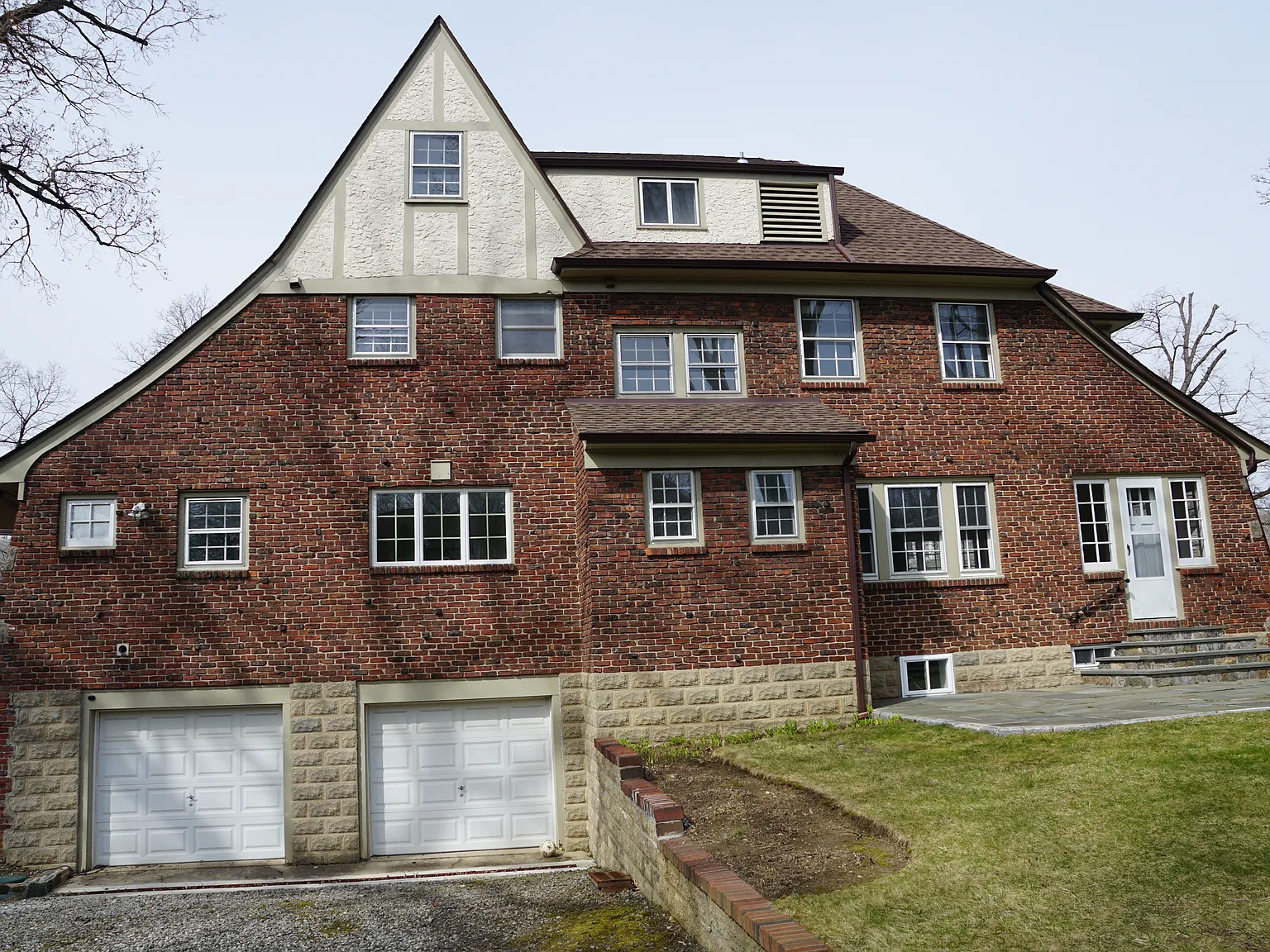 4 bed, 3.5 bath, 3359 sqft, $9,507 — Photo 2