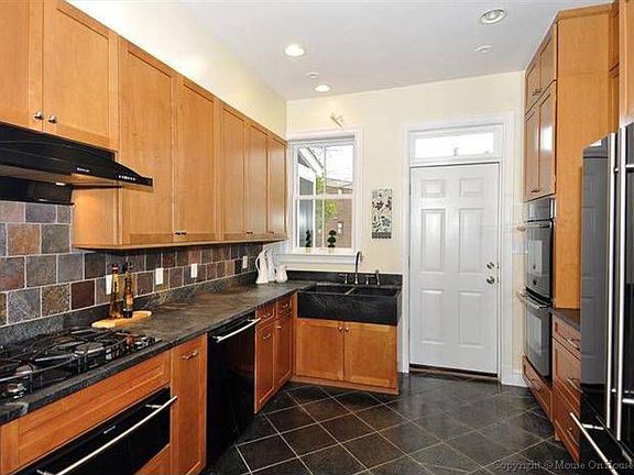 Gourmet kitchen