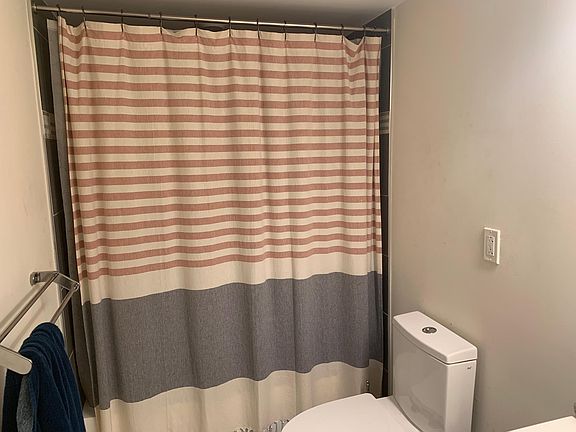 5th image of 1834 Vineyard St Unit 3