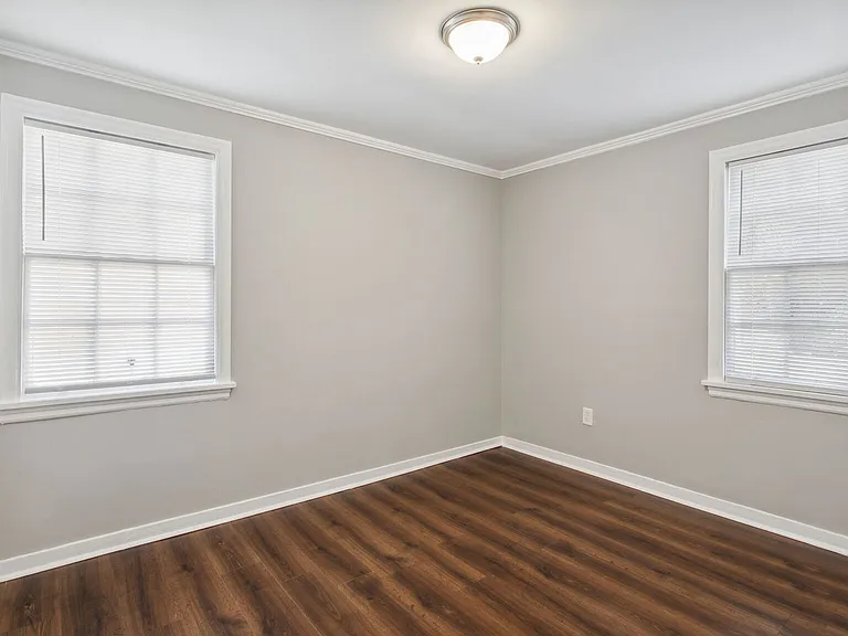 1932 Beech Street — Photo 17