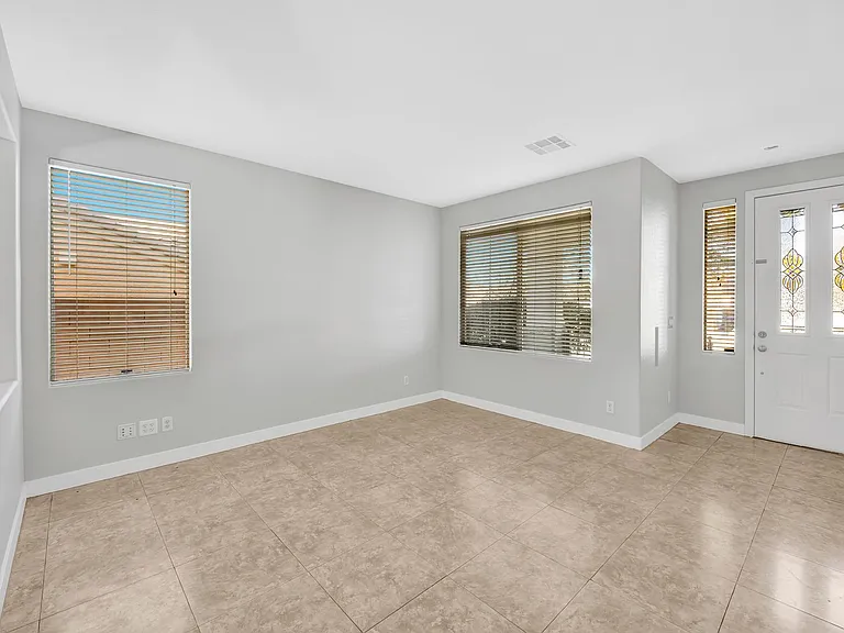 1009 Black Olive St — Photo 3