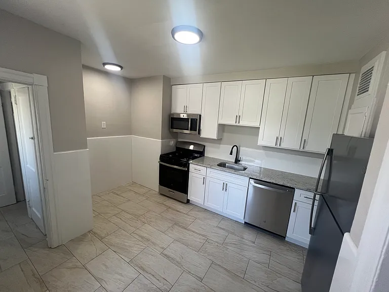 903 W 21st St #A — Photo 7